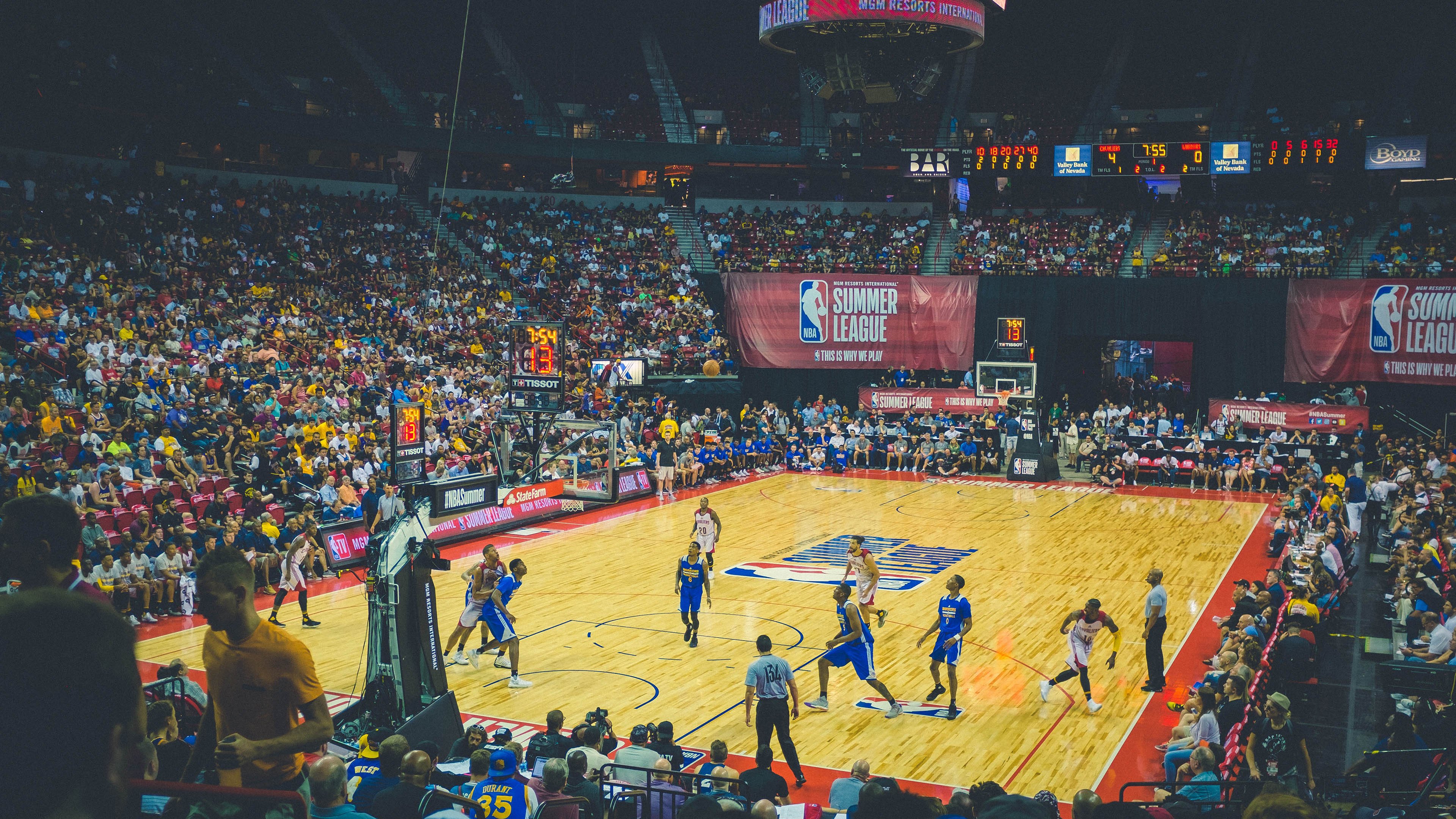 爱游戏免费直播 -达拉斯独行侠主帅放话：必胜凯尔特人，利拉德冷笑回应引爆舆论